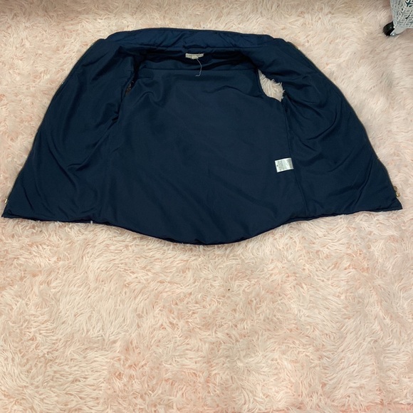 Dark blue vest never been worn still has a few tags - Picture 3 of 4